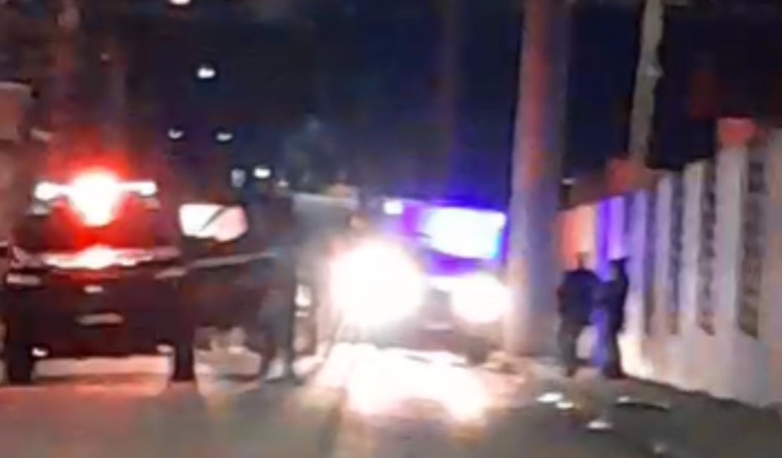 [Vídeo] Ataque a tiros deixa homem morto com oito tiros e outro ferido em Arapiraca