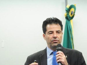 'Não é possível interferir no preço dos combustíveis', diz ministro de Minas e Energia