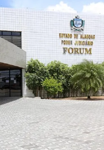 Réu acusado de matar companheira enquanto ela dormia começa a ser julgado em Arapiraca