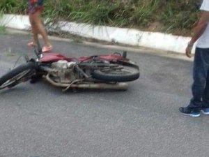 Motociclista tem perna decepada em colisão com carro