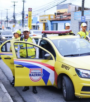 Agentes do Ronda no Bairro recuperam veículo furtado no Jacintinho