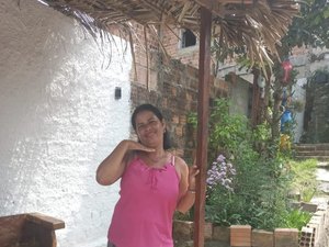 Mulher é morta com golpes de machado após ter a casa invadida em São Luís do Quitunde