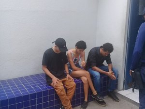 Três jovens são presos após furtar camelôs no Centro de Maceió