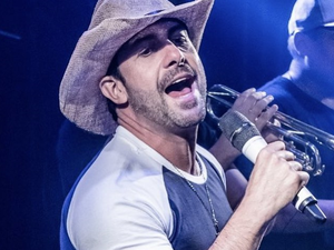 Galã do Brega dá detalhes sobre o seu projeto Pense Numa Farra Beer