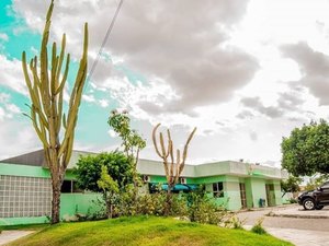 Mulher embriagada causa confusão após exigir que amigo fosse atendido prioritariamente em hospital em Tapera