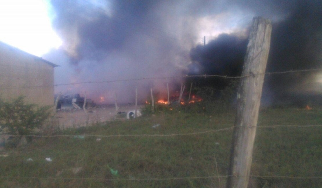 Depósito de material reciclável pega fogo em Girau do Ponciano