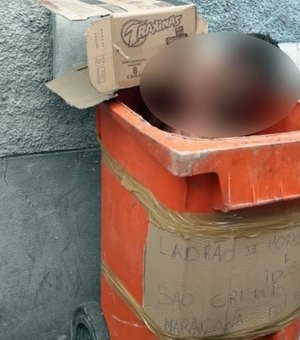 Homem morre após ser espancado e amarrado em lixeira ao lado de cartaz: 'Ladrão de morador e idoso'