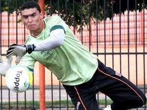 Goleiro do Nova Iguaçu cobra promessa de Bill por bicho