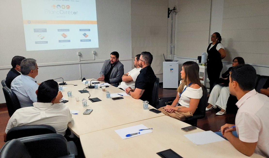 Secretário do Iplan apresenta andamento do Plano Diretor na Câmara de Maceió