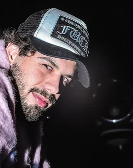 Zé Felipe foge de clínica ao descobrir que tratamento seria 'via ânus'