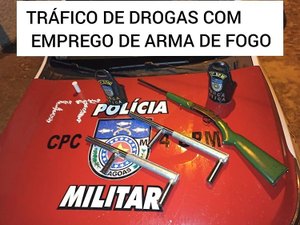 Mulher é presa com drogas armas e munições na parte alta de Maceió
