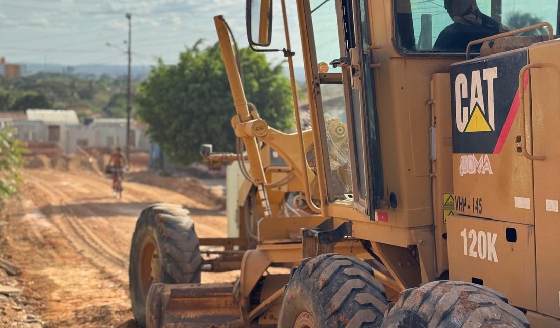 Prefeitura de Arapiraca inicia pavimentação de ruas no bairro Mangabeiras