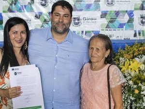 STJ homologa concurso público de 2012 e prefeito David Barros empossa 196 novos servidores 