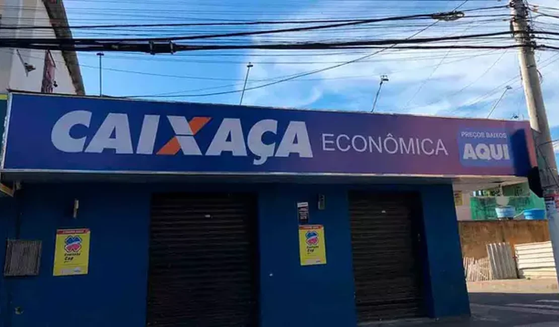 Bar 'Caixaça Econômica' faz sucesso, mas banco notifica