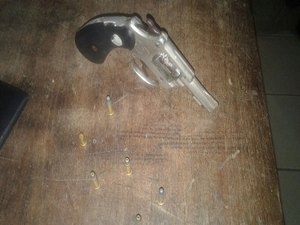 Polícia prende dois homens com arma de fogo e munições no interior de AL