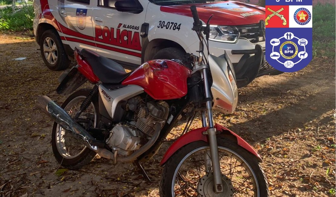 Motocicleta com registro de roubo é encontrada no bairro Itapuã, em Arapiraca