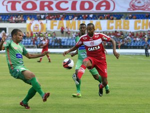 Neto Baiano faz três e CRB aplica 4 a 0 no CEO, em jogo no Rei Pelé