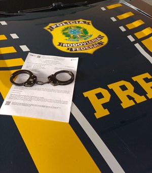 PRF prende homem por crimes de roubo e associação criminosa em Maceió