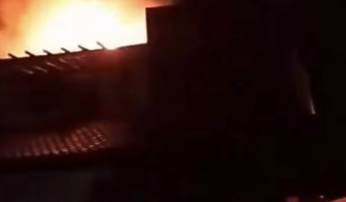 Incêndio destrói residência de vereador no município de Paripueira