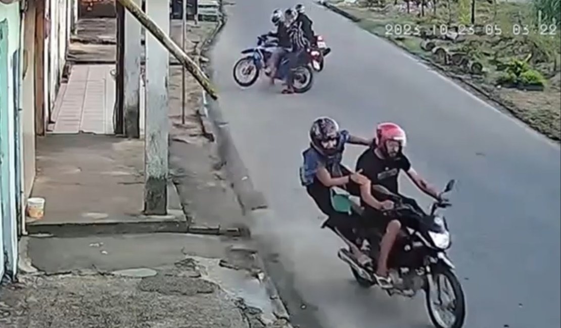 Criminosos derrubam casal de cima da moto e roubam veículo na Santa Lúcia