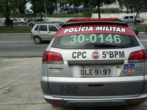 Jovem de 19 anos é preso com maconha, arma e balança