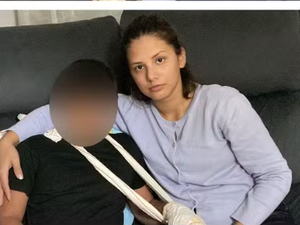 Criança brasileira tem dedos decepados em escola de Portugal, diz mãe