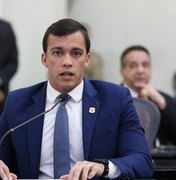 Deputado Leonam Pinheiro apoia bônus para educação e cobra melhorias nas escolas estaduais