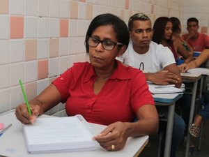 Pré-matrícula para Educação de Jovens e Adultos começa a partir do dia 21