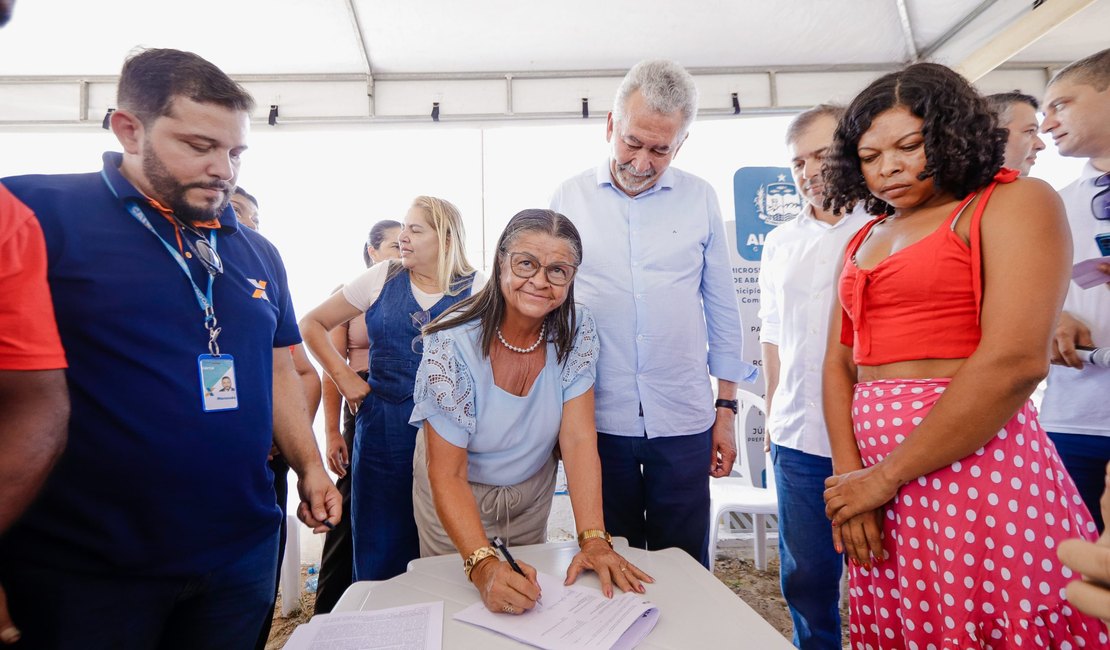 Dia histórico: Tia Júlia assina Ordem de Serviço para construção de 50 novas casas na Tabacaria