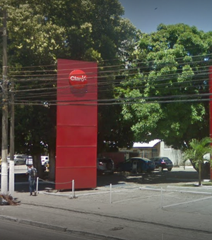 Cliente tem moto furtada em estacionamento de loja de celular em Maceió