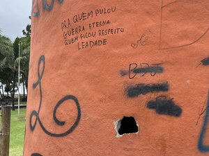 Escultura vandalizada na Jatiúca será restaurada