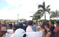 Manifestantes exigem justiça e bloqueiam rodovia em Porto Calvo