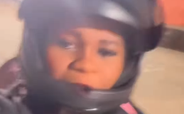 Mãe viraliza ao pilotar moto sozinha até a maternidade para dar à luz