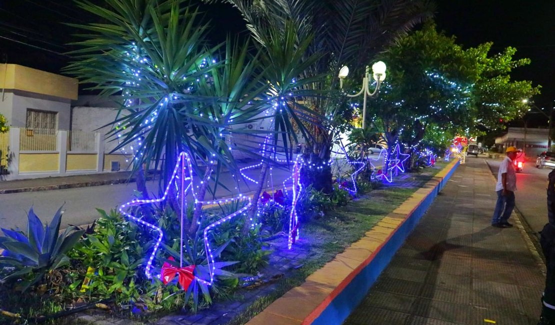 Prefeitura faz abertura do Natal Luz em Palmeira dos Índios