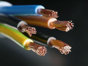 Homem é flagrado com três quilos de fios de cobre queimados em Arapiraca