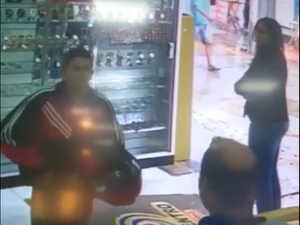 Câmeras de segurança de loja flagram tentativa de assalto no Centro de Maceió