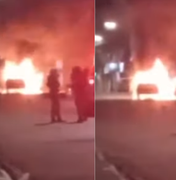 [Vídeo] Carro sofre perda total após ser consumido pelo fogo, em Maceió