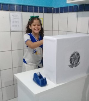 Alunos simulam eleições e escolhem representantes em escola no Jacintinho