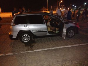 Homem é encontrado morto dentro de veículo em Maceió