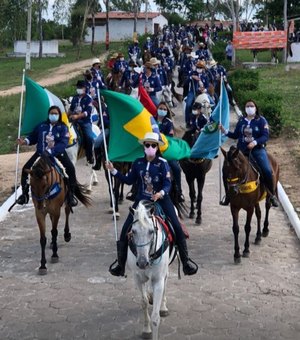 Amazonas e Cavaleiros deram início ao percurso de 100 km entre Bom Conselho-PE e Arapiraca trazendo a imagem da Padroeira