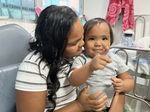 Criança de 3 anos sobrevive após pneumonia que causou derrame pleural