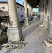 Obra paralisada do Estado vira abrigo de mendigos em Porto Calvo