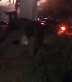 Homem morre e mulher fica ferida após trator desgovernado atingir casal em Penedo