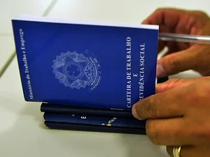 Pesquisa revela que brasileiro prefere emprego com carteira assinada