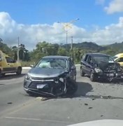 Colisão deixa feridos no entroncamento das rodovias AL-430 e AL-105