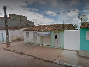 Homem agride esposa e ameaça atear fogo em residência 