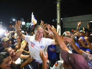 Mais de 5 mil pessoas fazem festa para receber Renan Filho em Olho d’Água das Flores