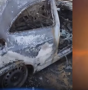 Veículo pega fogo e fica completamente carbonizado em Palmeira dos Índios