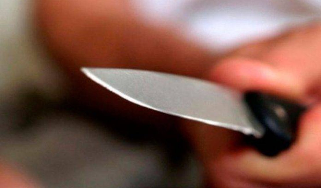 Mulher é ameaçada com faca por sobrinha do marido em Palmeira dos Índios