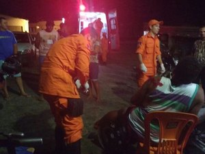 [Vídeo] Motociclista não vê placa de sinalização  e sofre acidente